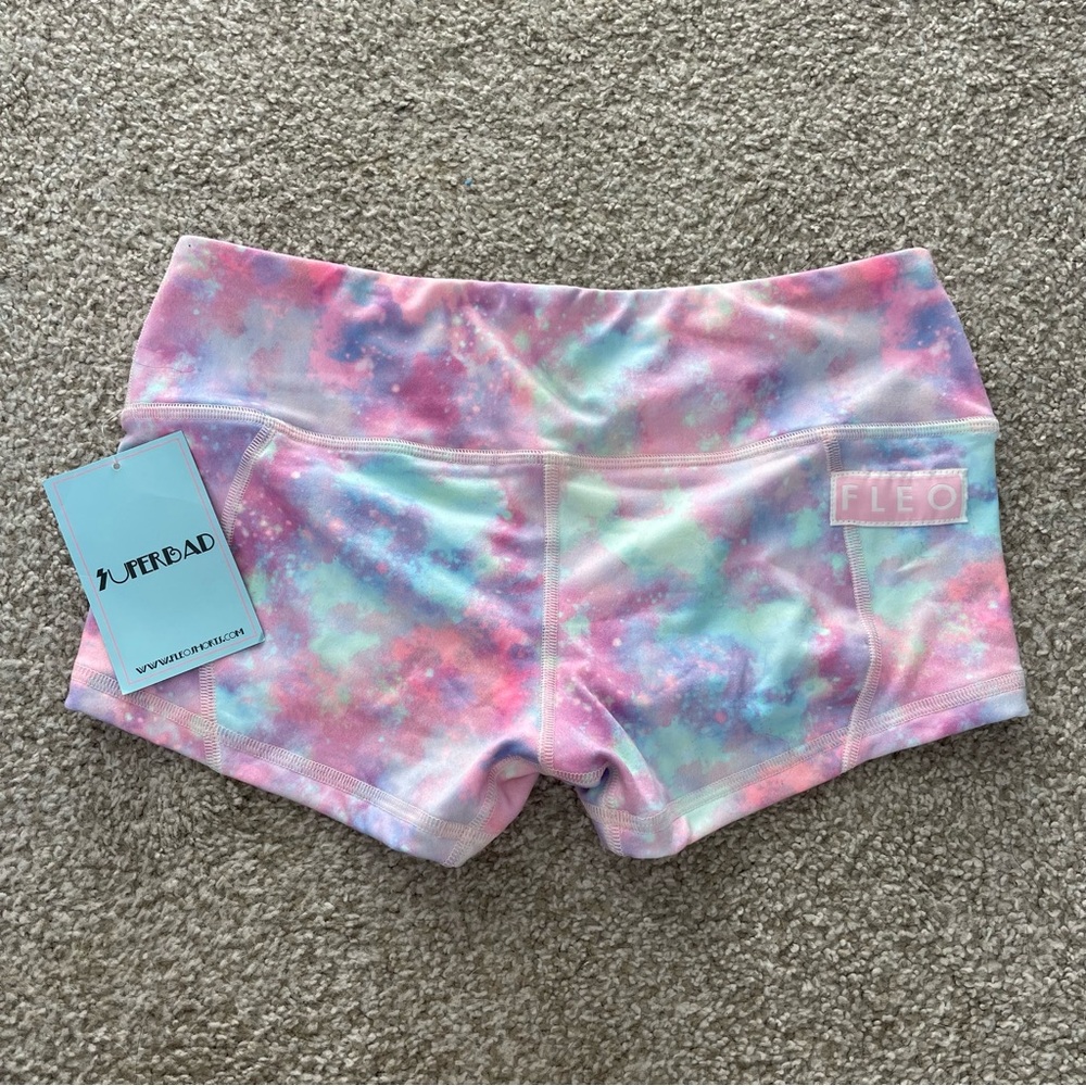 NWT LRC fleo shorts